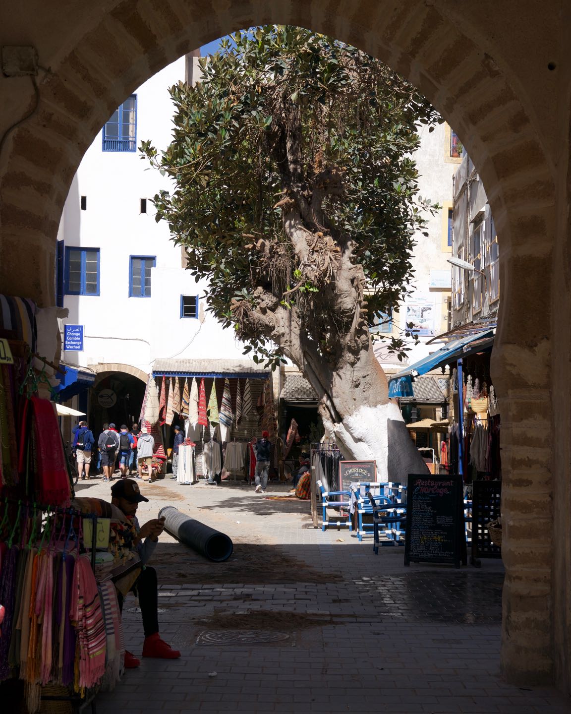 Hermosos arcos y callejones en la medina de Essaouira